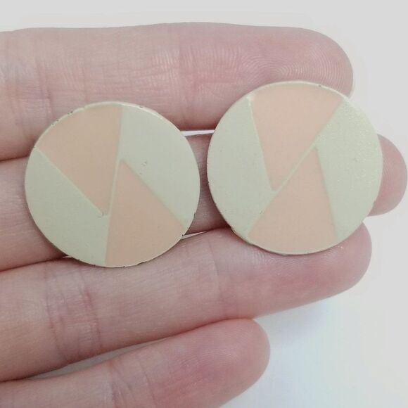 Vintage Cream and Pastel Pink Round Stud Earrings, Enamel 80s style - Picture 2 of 6